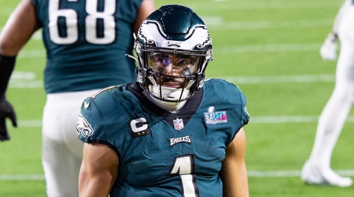 Eagles QB Jalen Hurts stares down crowd after scoring in Super Bowl against Chiefs